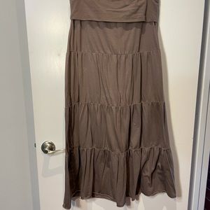 Michael Stars Heavenly Tiered Maxi skirt O/S in taupe.